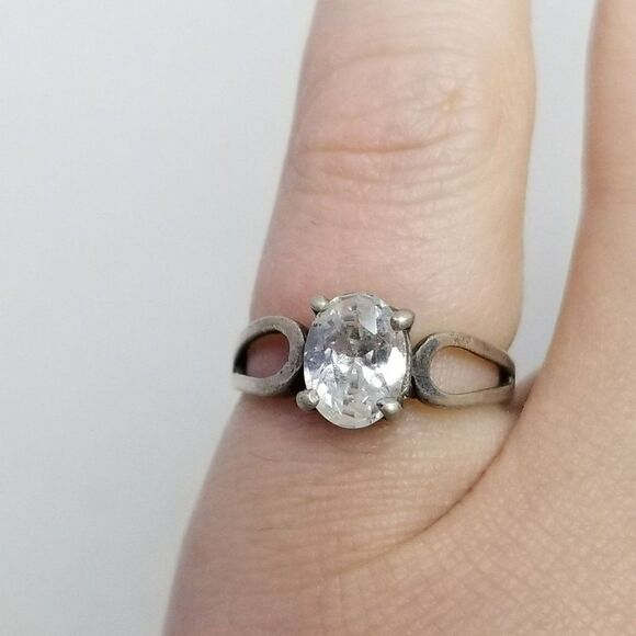 Vintage Sterling Silver Ring with Oval Solitaire Rhinestone Center, Size 5 1/2 - Picture 5 of 8